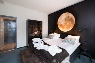 Copyright: : Fotograf Løtvedt / Løtvedt Film
Løtvedt Fotografi og Filmproduksjon as
Kronstadtorget/Danmarksplass
adm@fotograflotvedt.no
Master Suite